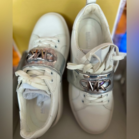 NEW Michael Kors Sneakers Size 7 - Picture 3 of 9